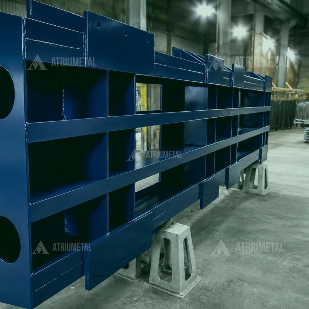 Skid para Motores de Navio — skid estrutural para motor naval em fabricação com foco no conjunto principal